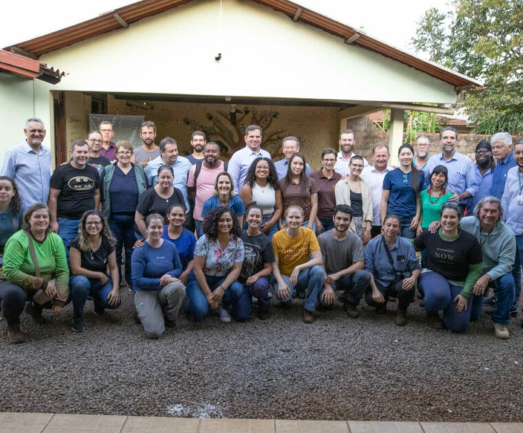 Diretores da ITAIPU conhecem equipe do projeto OPANÁ